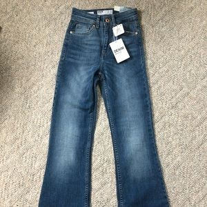 BERSHKA FLARE JEANS (NEW WITH TAGS)